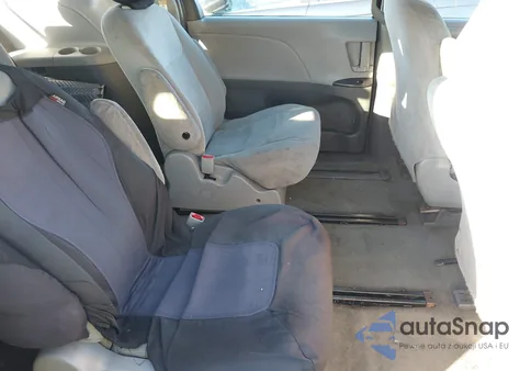 2015 Toyota Sienna L 7 Passenger z USA, uszkodzony, nr VIN 5TDZK3DC8FS560622